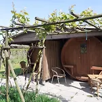 Wijndomein De Vier Ambachten -overnachten In De Wijngaard * Simonshaven