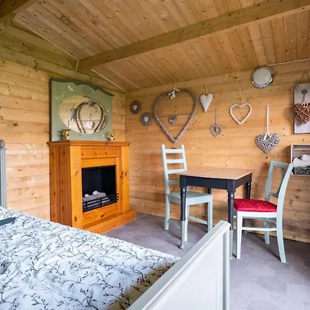 Campsite Wijndomein De Vier Ambachten -overnachten In De Wijngaard Simonshaven