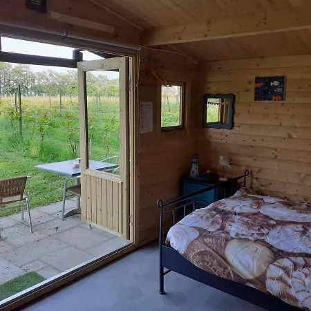 Campsite Wijndomein De Vier Ambachten -overnachten In De Wijngaard *
