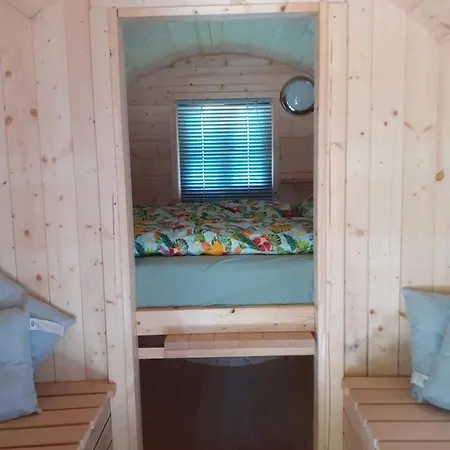 Campsite Wijndomein De Vier Ambachten -overnachten In De Wijngaard