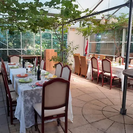 Campeggio Wijndomein De Vier Ambachten -overnachten In De Wijngaard Simonshaven