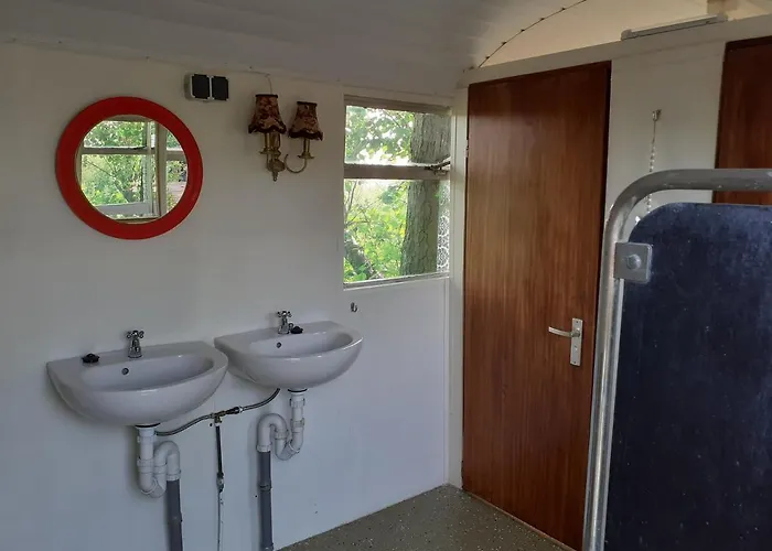 Wijndomein De Vier Ambachten -overnachten In De Wijngaard * Simonshaven