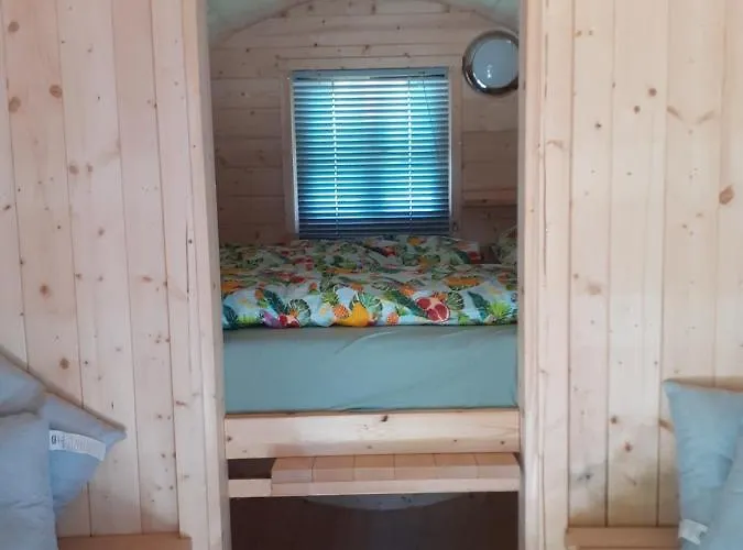 Campsite Wijndomein De Vier Ambachten -overnachten In De Wijngaard