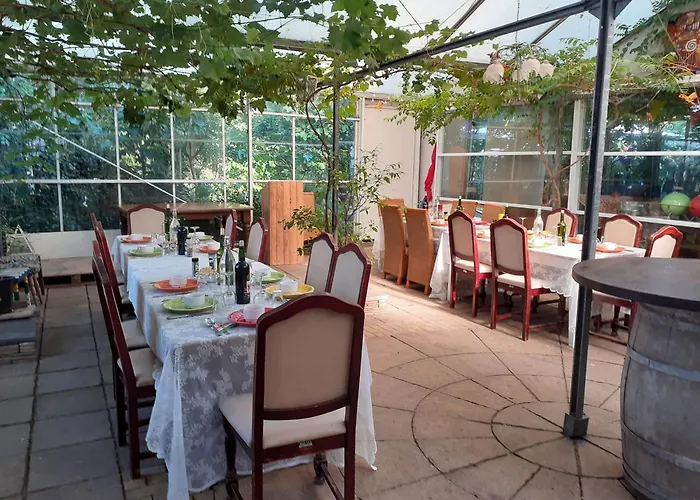 Campeggio Wijndomein De Vier Ambachten -overnachten In De Wijngaard Simonshaven