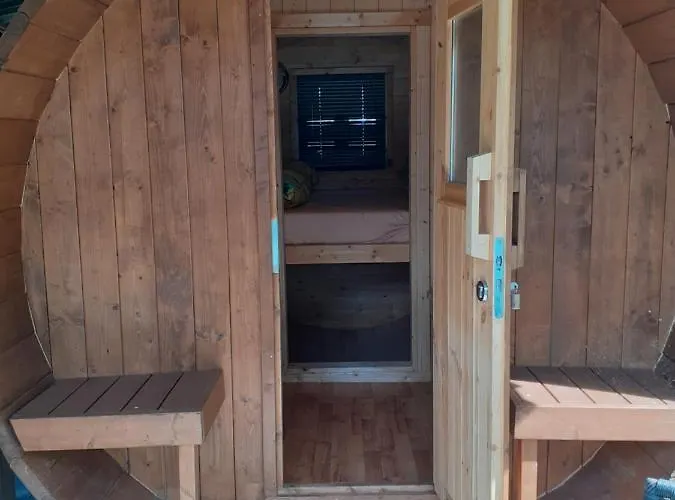 Wijndomein De Vier Ambachten -overnachten In De Wijngaard Campingplatz Simonshaven